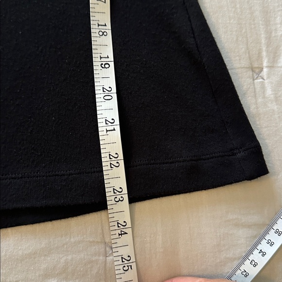 Banana Republic Black Sleeveless Turtleneck - Picture 4 of 5